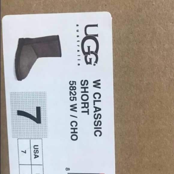 UGG boot size 7 - Picture 3 of 4